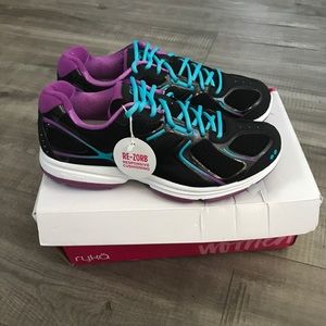 Runs devotion women's walking shoes